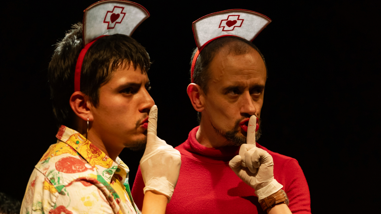 ‘Por la misma tijera’ – Espectro Doméstico