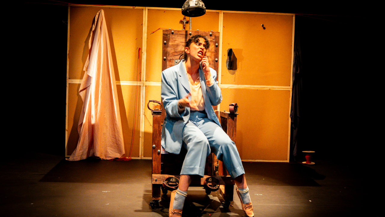 ‘Tania y la Bestia’ – La Casa de Atrás